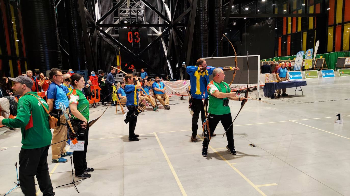 Más de medio millar de tiradores han acudido este fin de semana a León para disputar el Campeonato de España de tiro con arco en sala en hasta cuatro modalidades en una fiesta de esta disciplina que gana su espacio en la ciudad