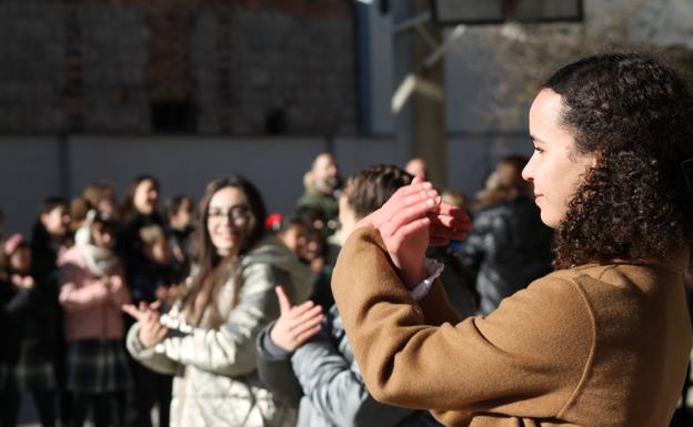 Imagen principal - El Colegio La Asunción de Ponferrada y de León celebran el Día Escolar de la Paz