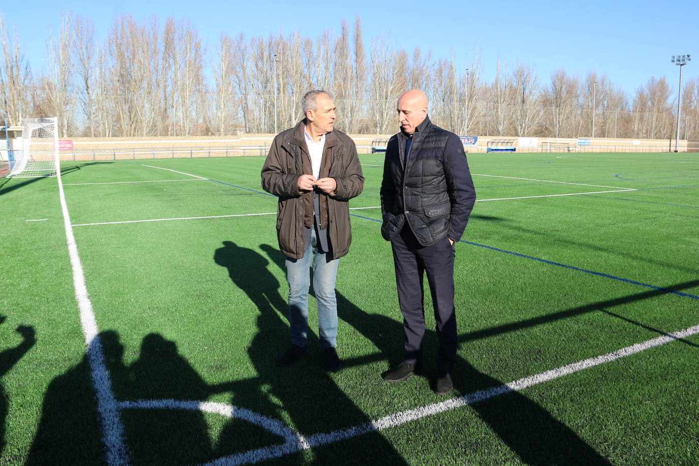 Presentación del campo de fútbol de césped artificial de Puente Castro. 