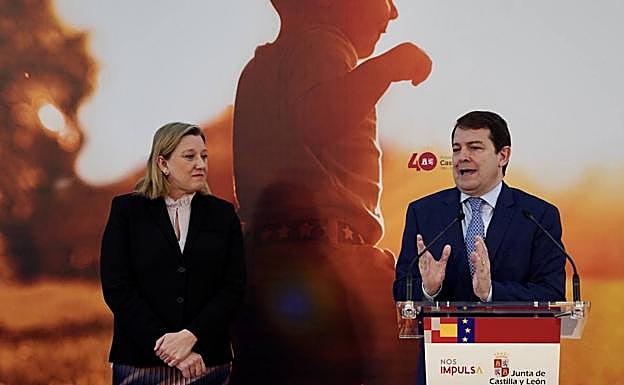 Imagen. El presidente de la Junta de Castilla y León, Alfonso Fernández Mañueco, presenta el Bono Nacimiento. 