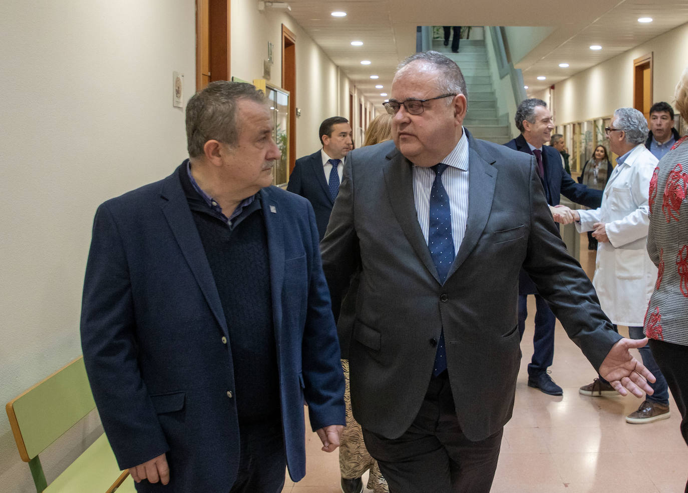 El consejero de Sanidad, Alejandro Vázquez, asiste a la inauguración del congreso 'II Jornadas de análisis de la atención primaria en Castilla y León', organizado por CCOO, cuyo secretario general de la Federación de Sanidad y Sectores Sociosanitarios, Humberto Muñoz, atiende a los medios junto a su homóloga en Castilla y León, Ana Rosa Arribas.