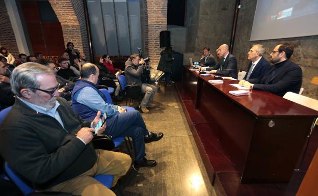 Galería. Presentación del proyecto a comerciantes y empresarios.