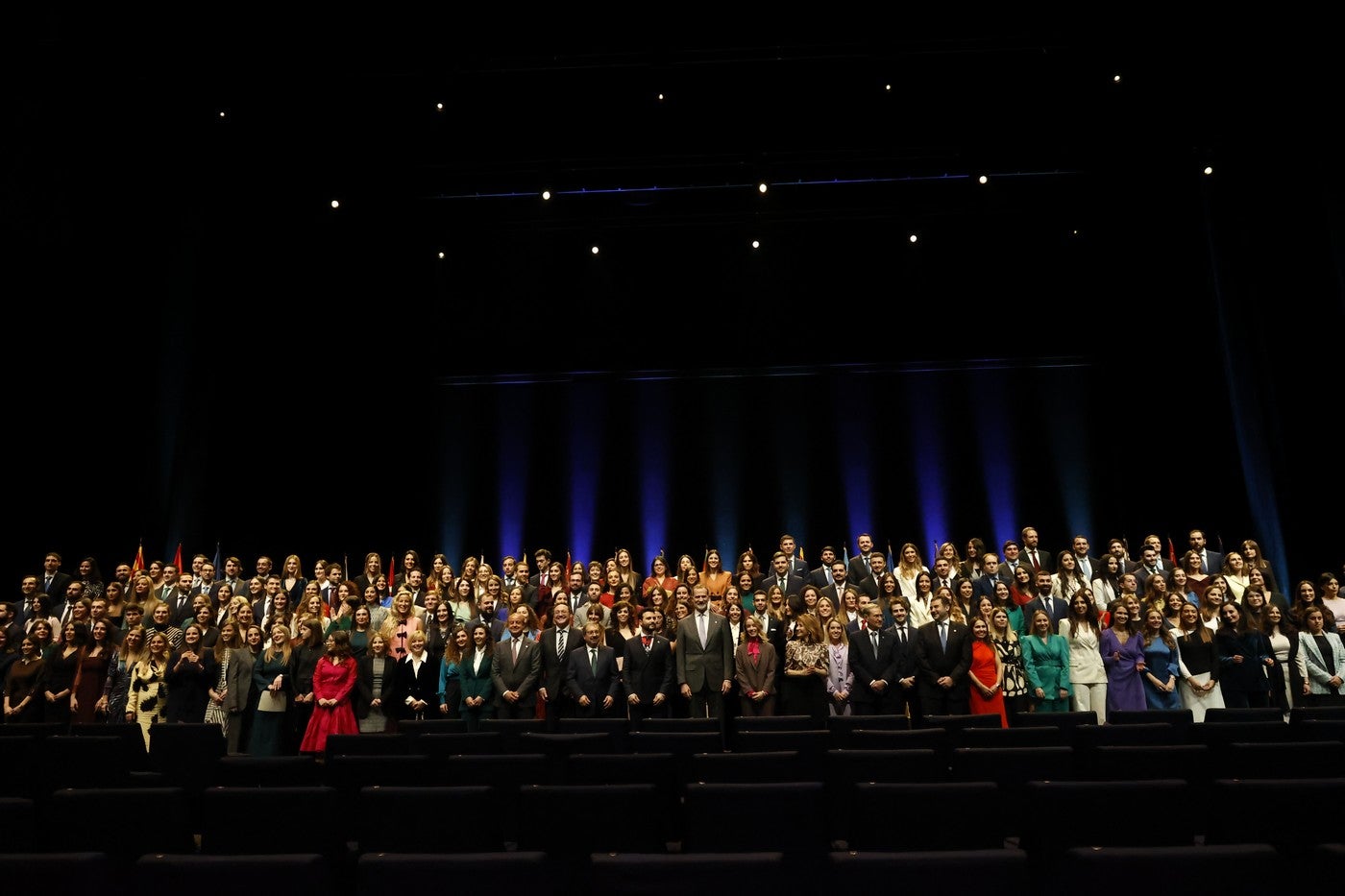 Las leonesas Soraya Luego y Belén González reciben de manos del rey sus credenciales como juezas. En el acto, celebrado en Barcelona, recibieron sus credenciales 171 integrantes –125 mujeres y 46 hombres- de la LXXI promoción de la Carrera Judicial.