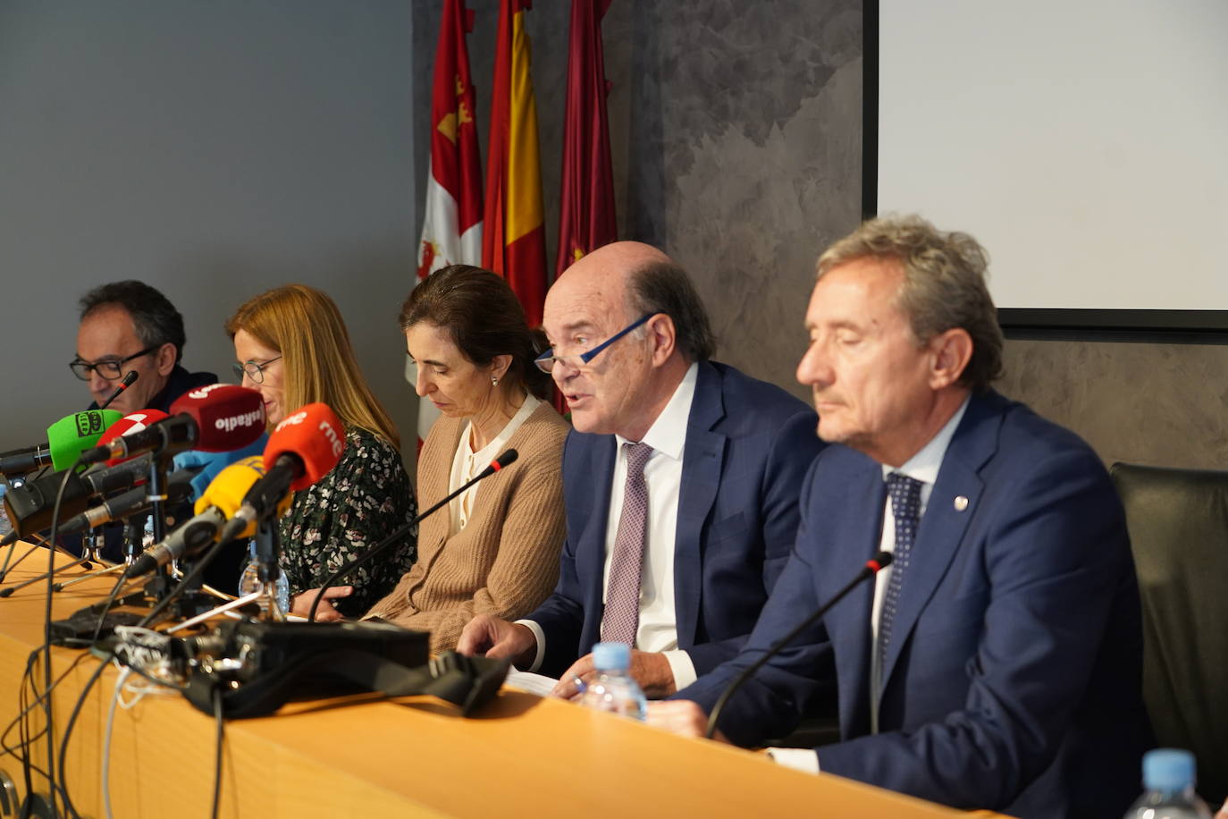 El Colegio de Médicos de Castilla y León y las sociedades científicas de Atención Primaria analizan el futuro del primer nivel asistencial