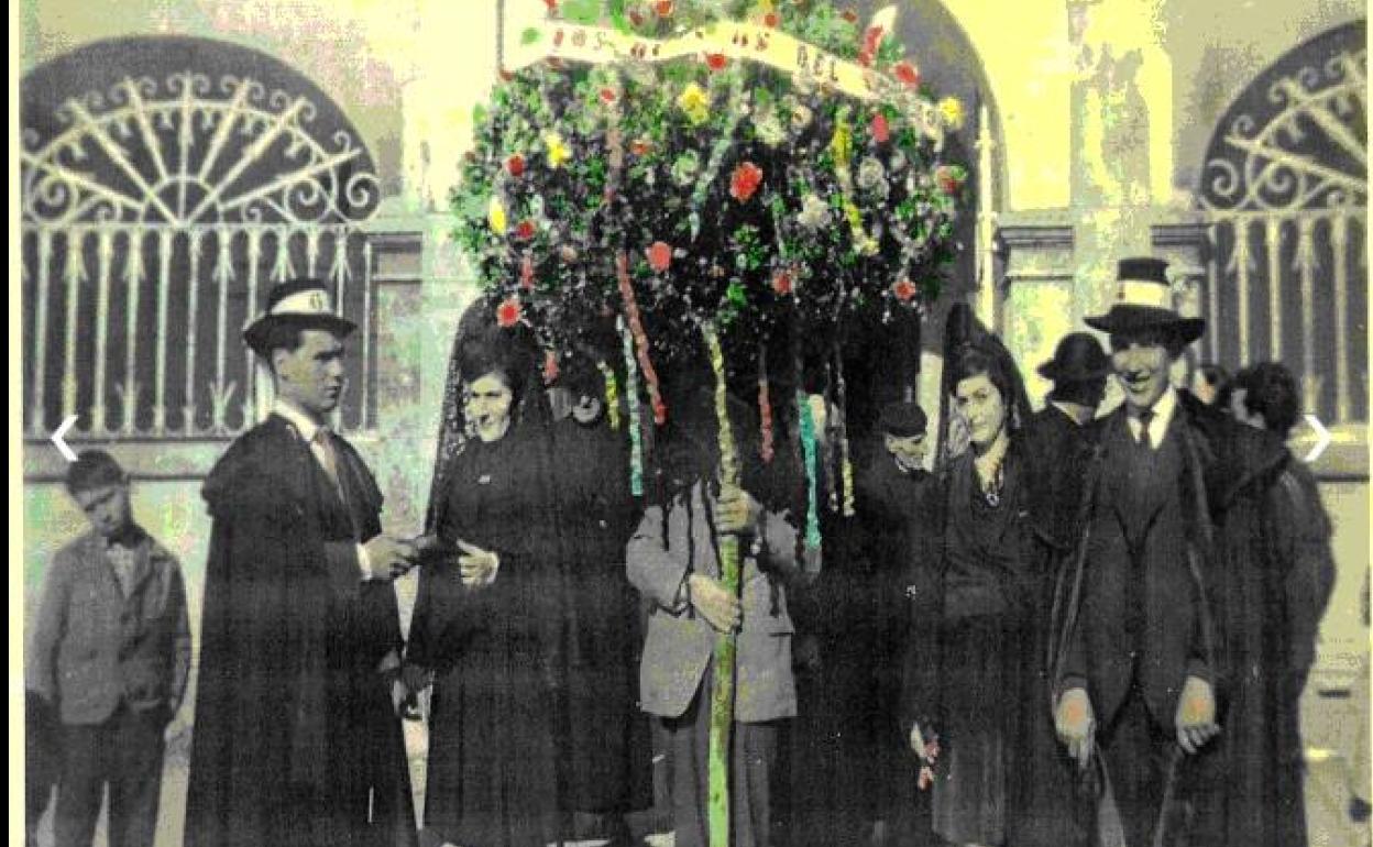 Celebración de Las Candelas en Cea en 1950. Imagen facilitada por la Junta Vecinal de Cea y recogida en el portal de turismo de la Diputación de León.