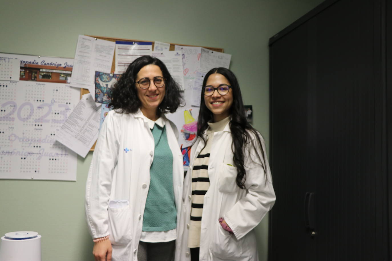 Las oncólogas Ana López González y Mariana López Flores son la cara visible de la investigación clínica contra el cáncer en el Hospital de León. 