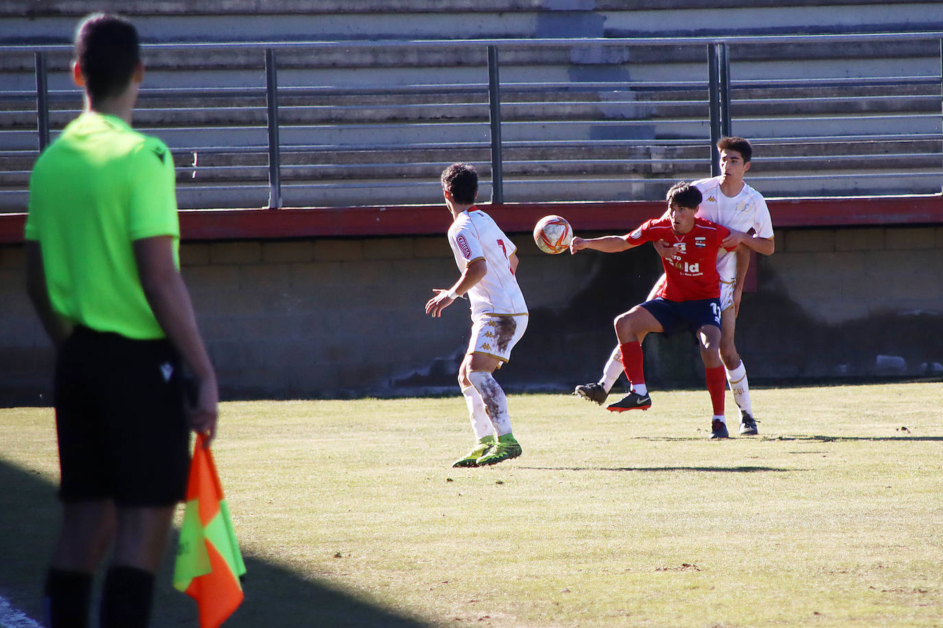 El conjunto juvenil perdió en Puente Castro por 0-1 ante los cacereños.