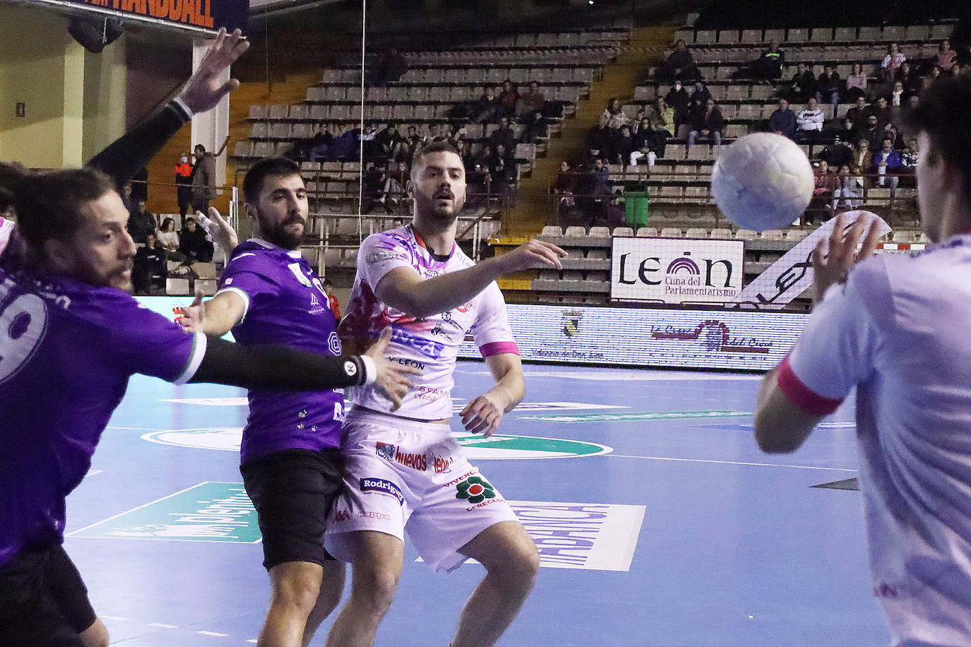 El conjunto leonés no pudo vencer en León en el primer partido de la segunda vuelta.