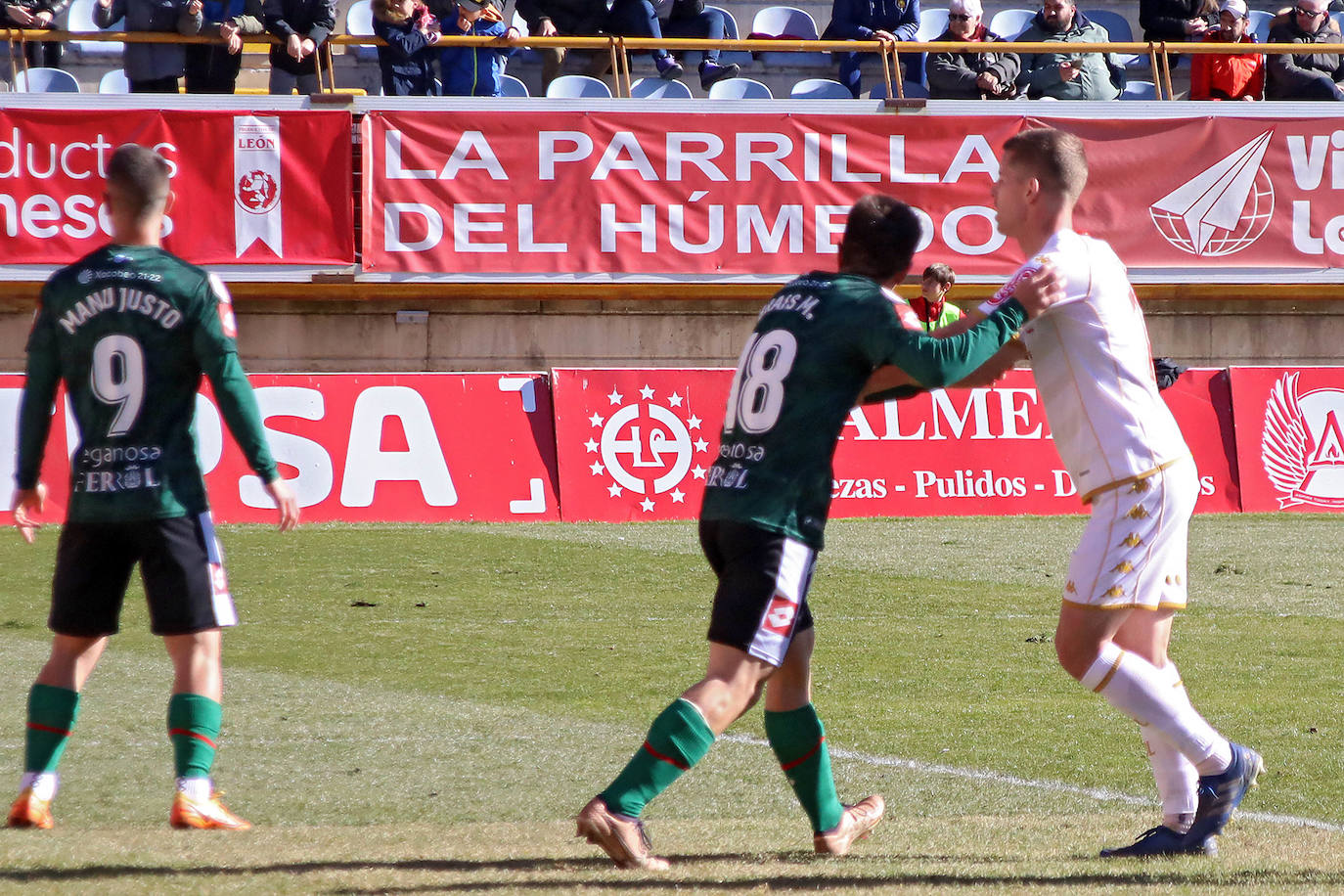 Ambos equipos tuvieron escasas ocasiones y acabaron firmando el empate sin goles.