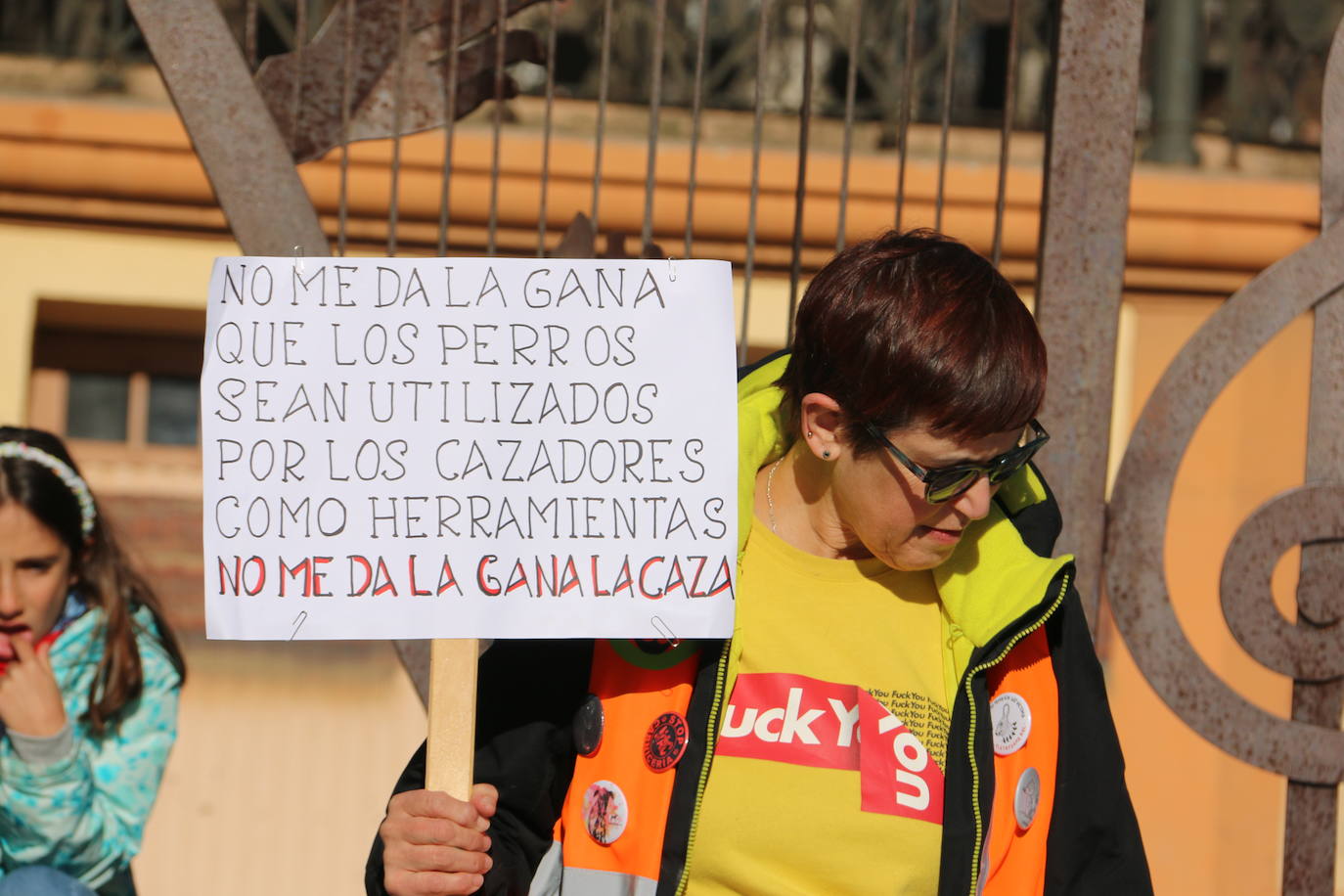 La Plataforma No a la Caza convoca en León una manifestación para exigir al Gobierno que modifique la Ley de Protección Animal e incluya en ella a perros como los galgos | EL 28 de febrero termina la temporada de caza con galgos y las asociaciones temen un «abandono masivo y asesinato» de estos animales.