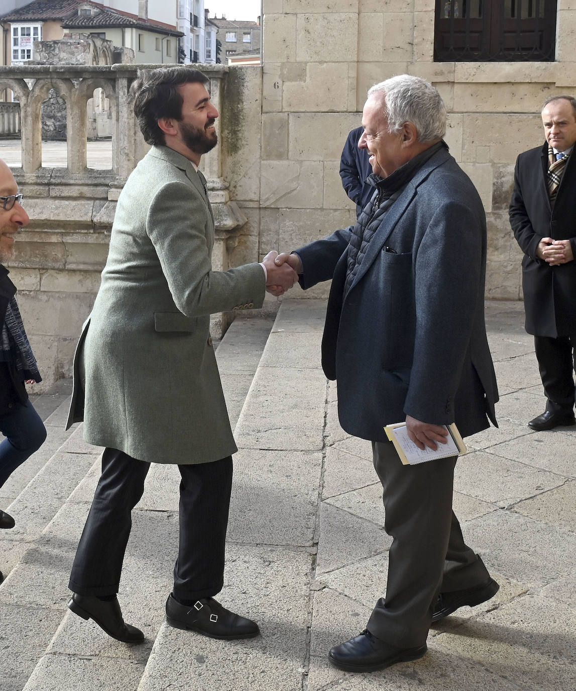 El vicepresidente de la Junta de Castilla y León, Juan García-Gallardo, acompañado por el consejero de Cultura y Turismo, Gonzalos Santonja, presenta el Plan Director del Camino de Santiago Francés