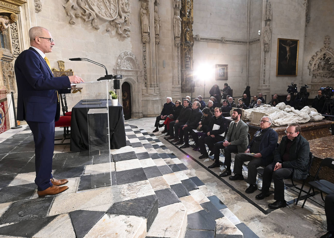 El vicepresidente de la Junta de Castilla y León, Juan García-Gallardo, acompañado por el consejero de Cultura y Turismo, Gonzalos Santonja, presenta el Plan Director del Camino de Santiago Francés