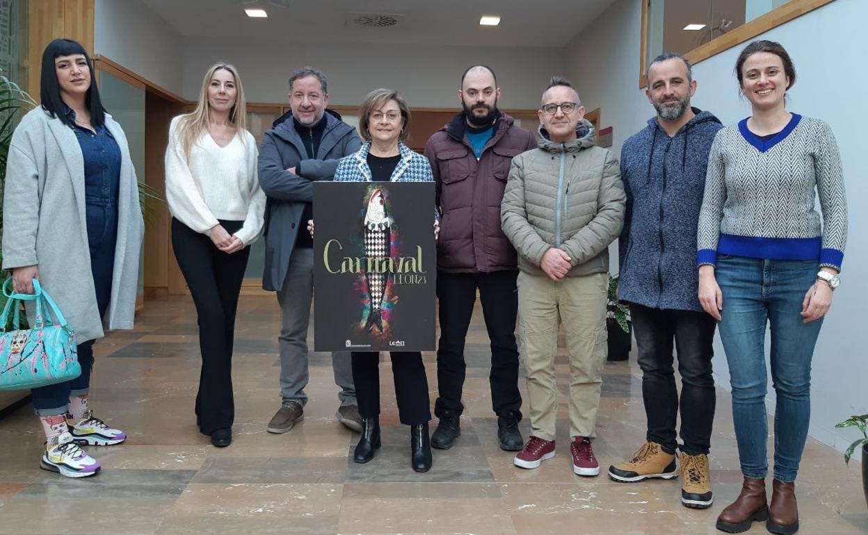 El cartel 'Doña Cuaresma se va de fiesta' de Salvador García Barbosa ha sido elegido por un jurado presidido por la concejala de Acción y Promoción Cultural del Ayuntamiento de León, Evelia Fernández, para anunciar las Fiestas de Carnaval de León de 2023.