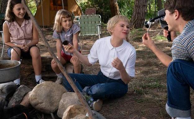 Michelle Williams encarna a la madre del protagonista.