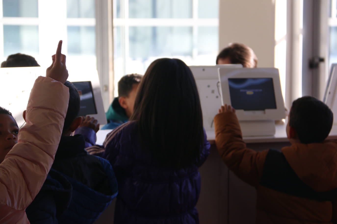 León celebra en el Incibe el XX Día de la Internet Segura con un convenio entre Universidad y Secretaría de Estado en Ciberseguridad para poner en marcha un CyberCamp y ayudar a colectivos vulnerables y personas mayores en el manejo de internet | 6.000 colegios de toda España participan en talleres para difundir el trabajo del 017 | Uno de cada tres usuarios de internet es menor.