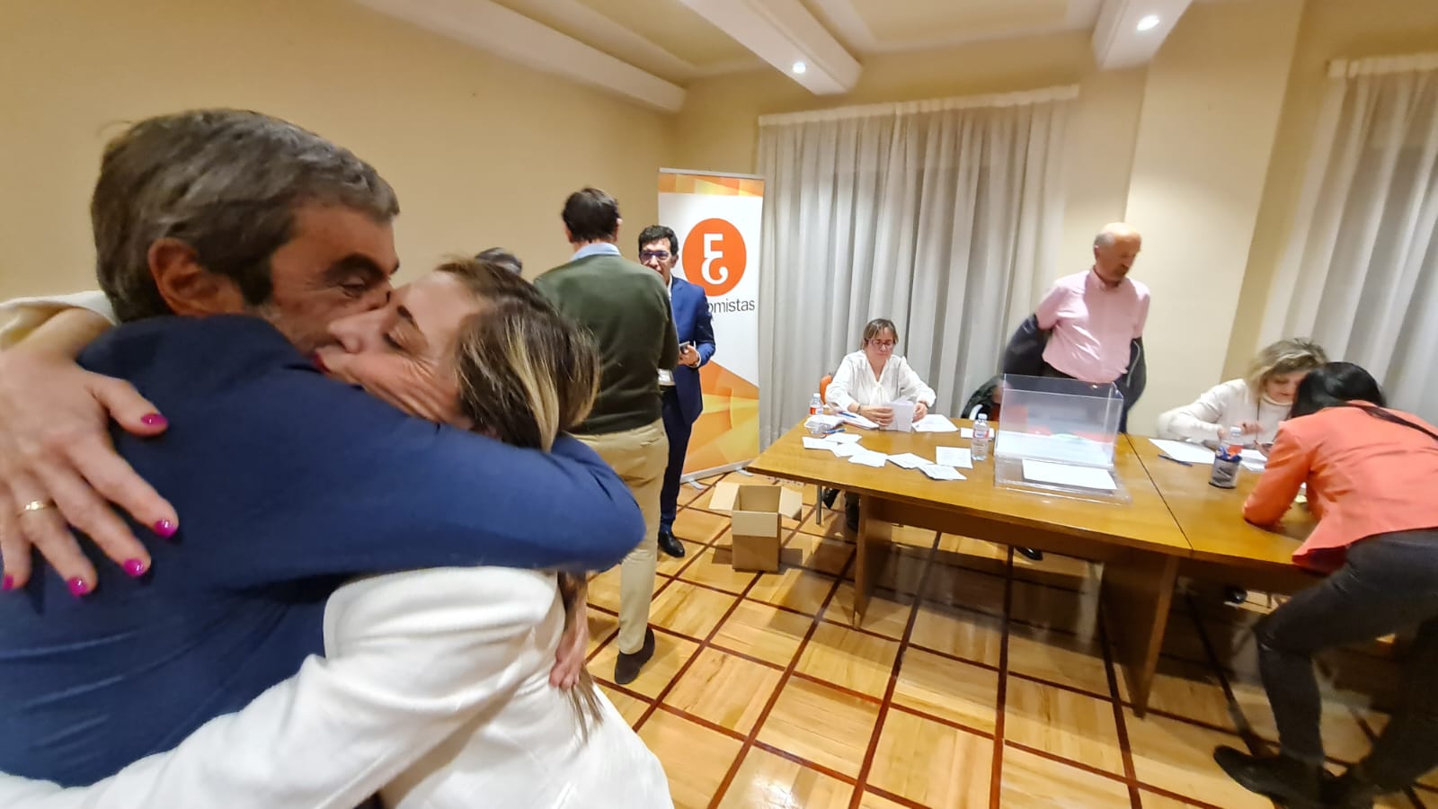 El proyecto de la ya miembro de la directiva ha obtenido 180 votos frente a los 95 del actual presidente de FELE, Javier Cepedano