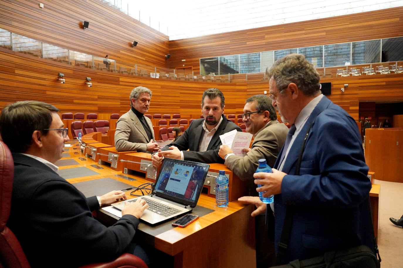 Segunda sesión del pleno de las Cortes de Castilla y León, que se retoma en el tercer punto del orden del día, relativo a las mociones.