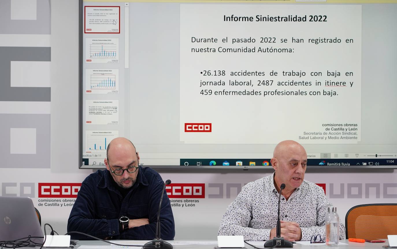 El secretario de Acción Sindical, Salud Laboral y Medio Ambiente de CCOO Castilla y León, Fernando Fraile, y el coordinador del Área Salud Laboral, Javier Mielgo, ofrecen una rueda de prensa para analizar los datos de siniestralidad laboral correspondientes a 2022.