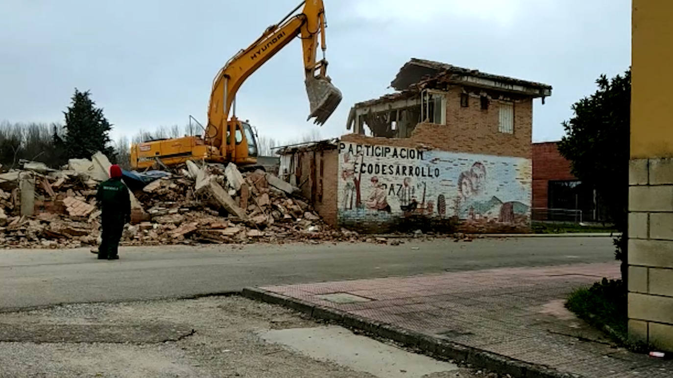 El derrumbe del antiguo colegio de Gradefes.