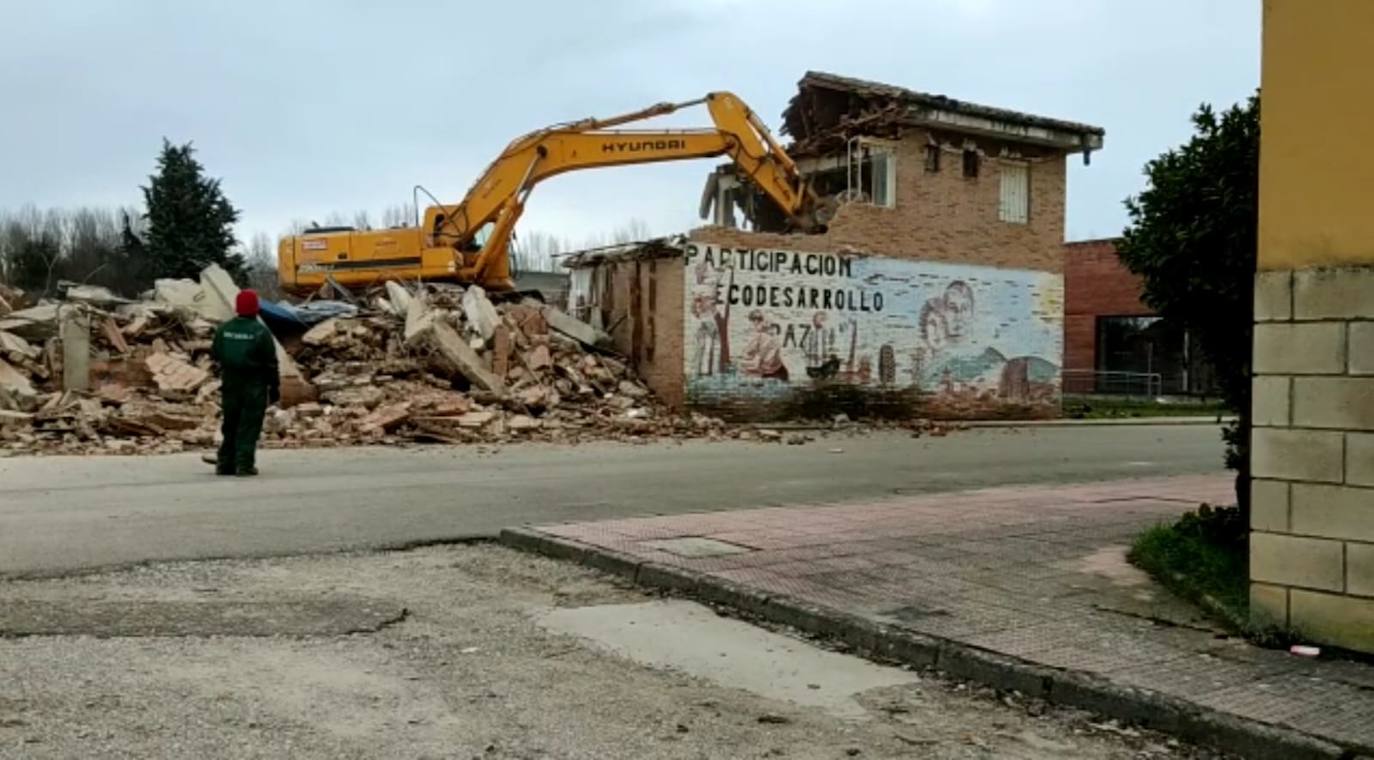 El derrumbe del antiguo colegio de Gradefes.