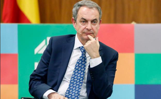 El leonés José Luis Rodríguez Zapatero durante un coloquio celebrado en la Universidad de León.