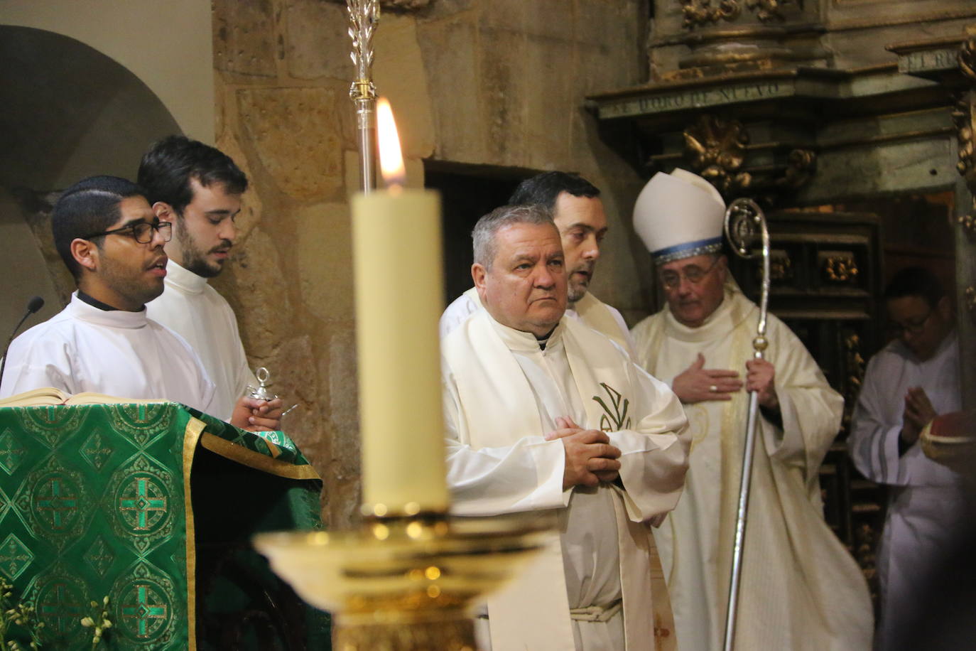 El acto se desarrolló en una repleta iglesia del Mercado, con motivo de la fiesta parroquial.