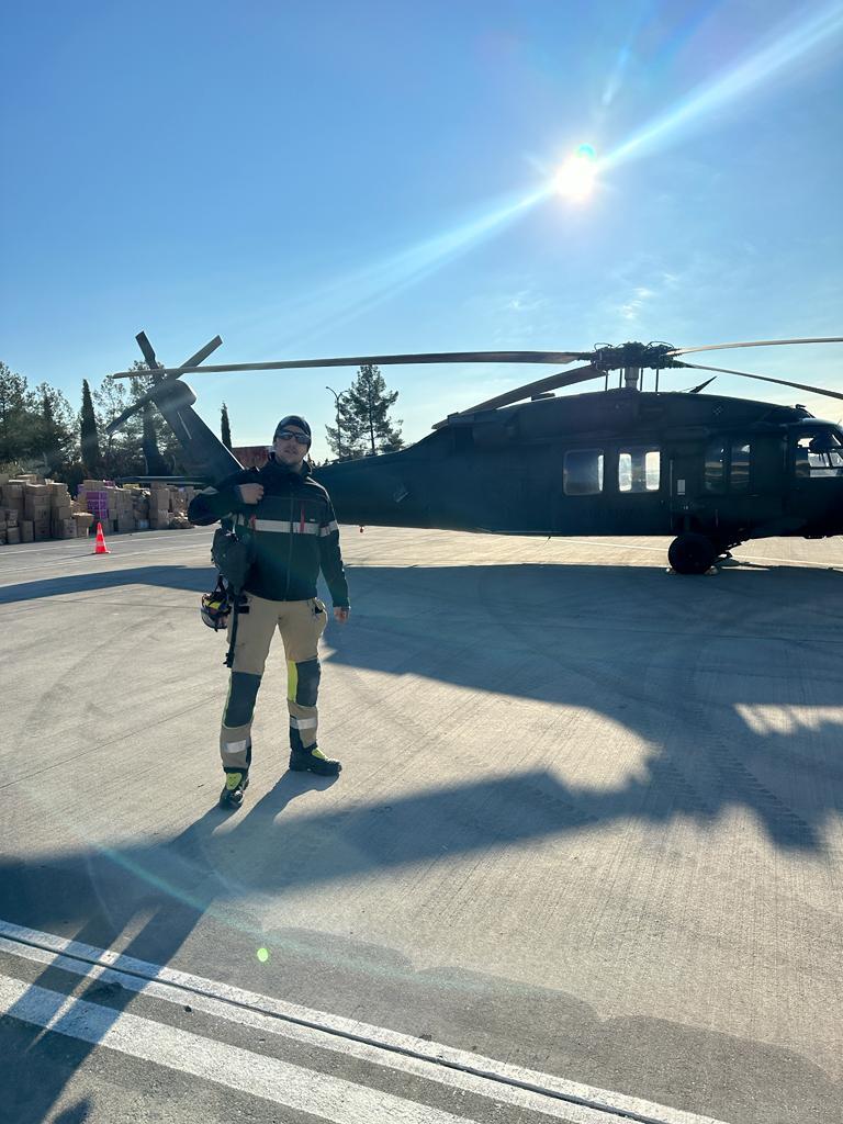 El leonés Víctor Rodríguez se desplaza a Turquía para colaborar con la ONG Acción Norte en el rescate y auxilio de la población. «Vamos a dar lo mejor de nosotros mismos hasta el martes», asegura. 