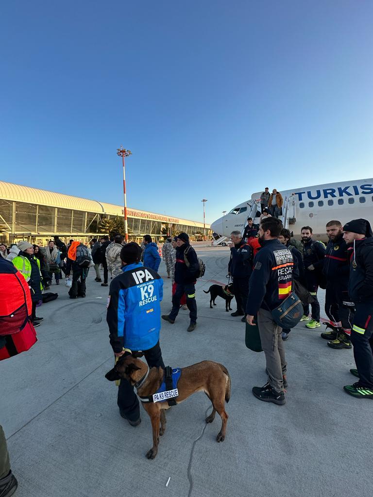 Fotos: Un bombero leonés en la zona cero de Turquía 