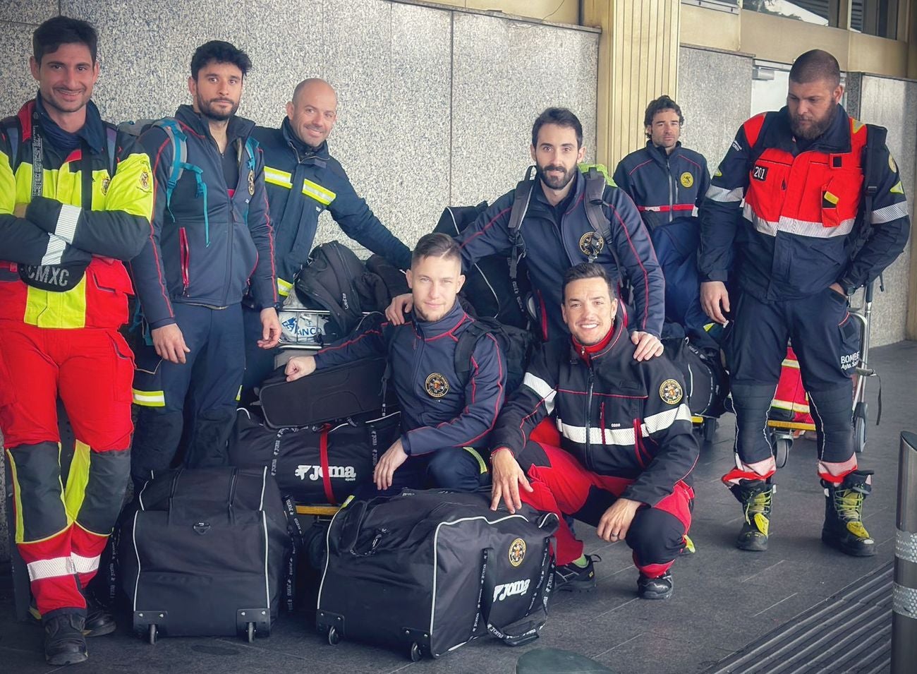 El leonés Víctor Rodríguez se desplaza a Turquía para colaborar con la ONG Acción Norte en el rescate y auxilio de la población. «Vamos a dar lo mejor de nosotros mismos hasta el martes», asegura. 