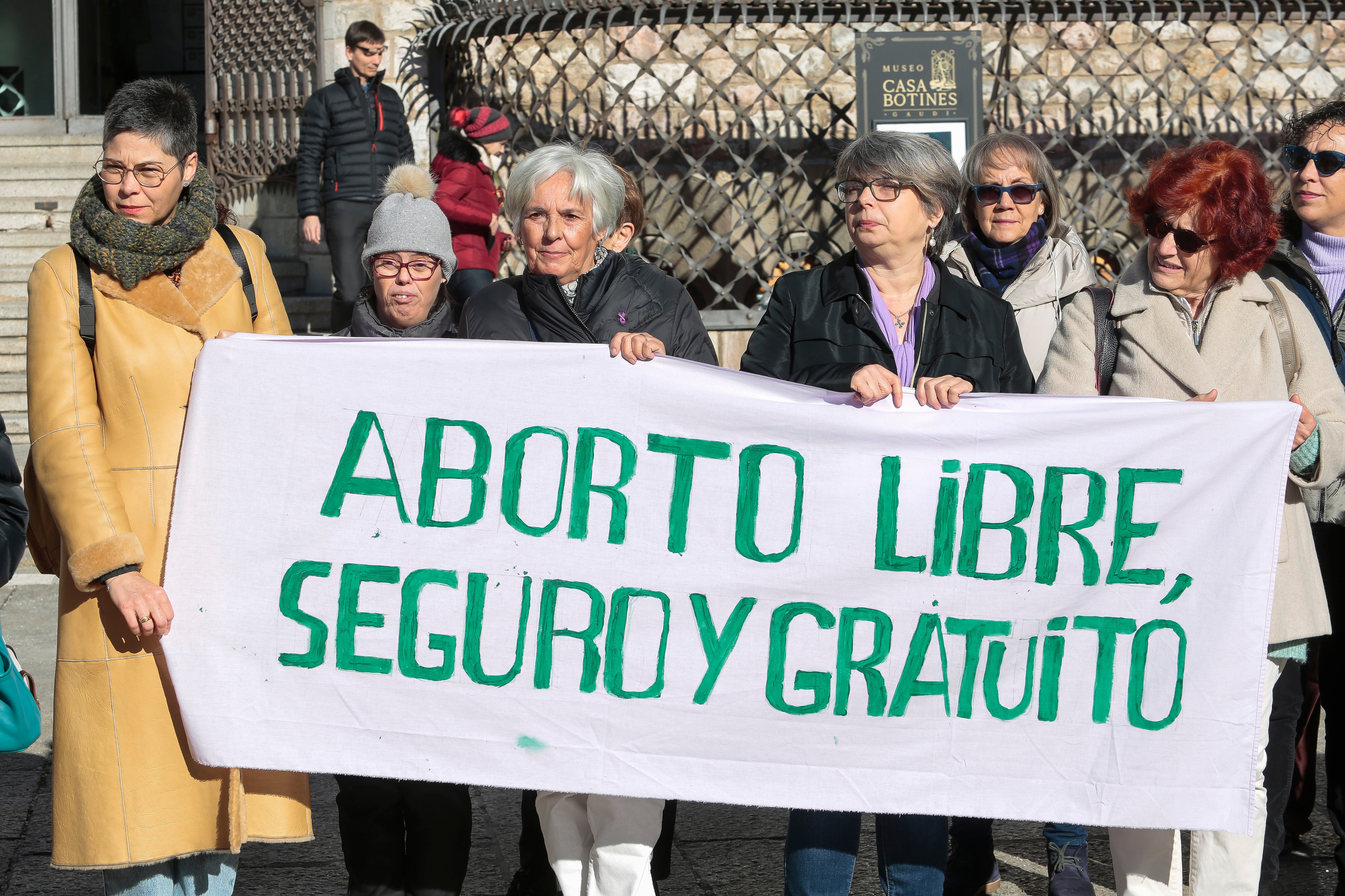 Concentración del Movimiento Feminista de León para denunciar las políticas «misóginas» de la Junta de Castilla y León