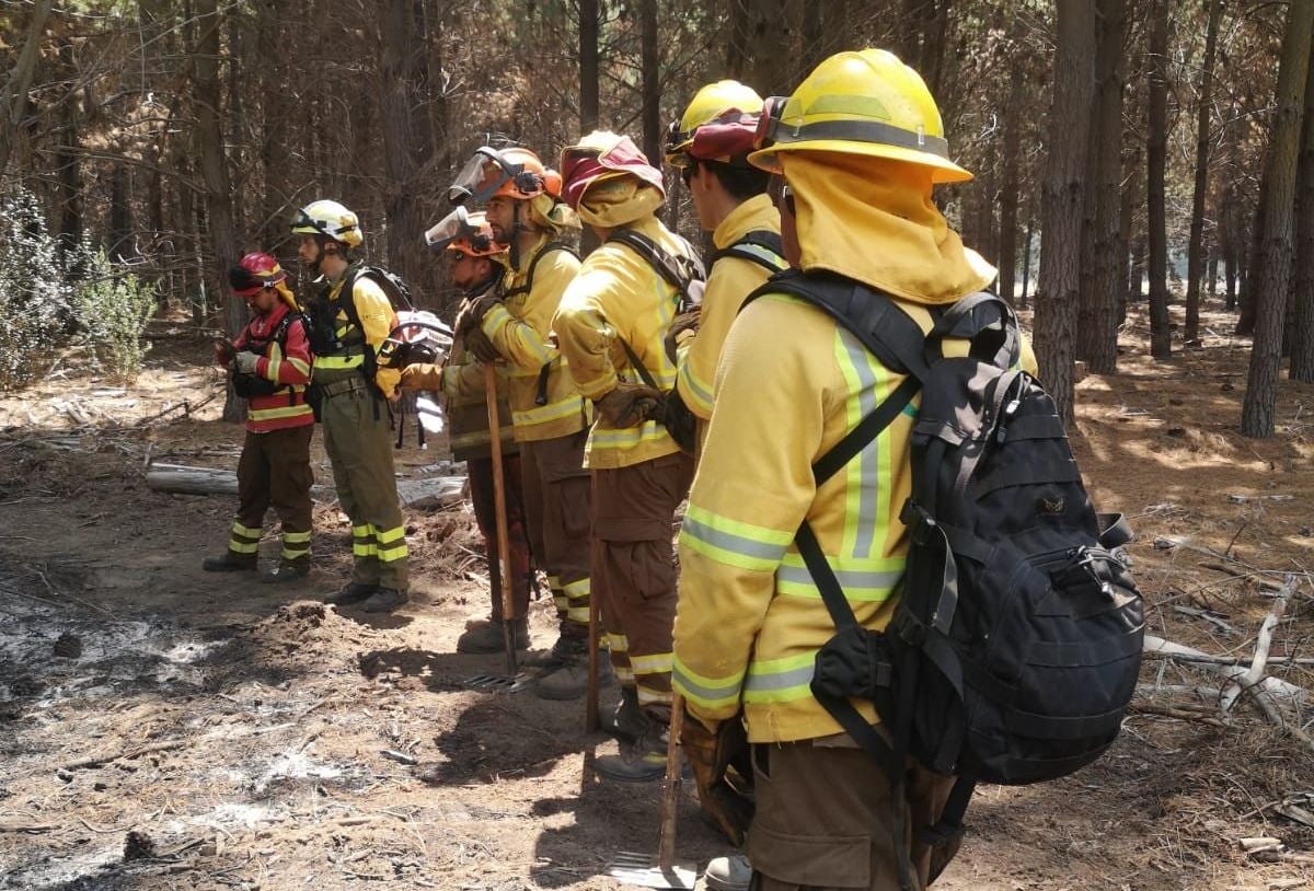 La Brigada de Refuerzo en Incendios Forestales con base en Tabuyo del Monte realiza su primera misión de apoyo internacional en Chile. Colaboración, empeño y sacrificio, sus banderas en esta intervención. 