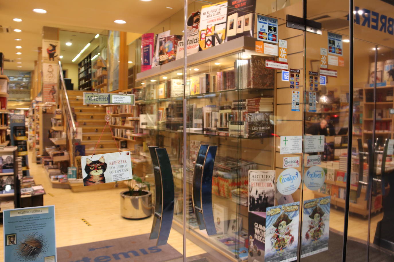 La celebración de San Valentín siempre es una buena excusa para acercarse librerías como la de Artemis situada en la capital leonesa 