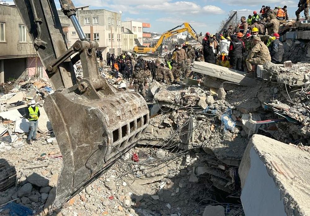 El bombero leonés Víctor Rodríguez regresa de Turquía con el orgullo del esfuerzo realizado y el lamento por la descoordinación en una lucha contrarreloj. Ha colaborado con la ONG Acción Norte en el rescate y auxilio de la población. «No hemos parado de buscar a personas con vida, pero no ha habido suerte», asegura.