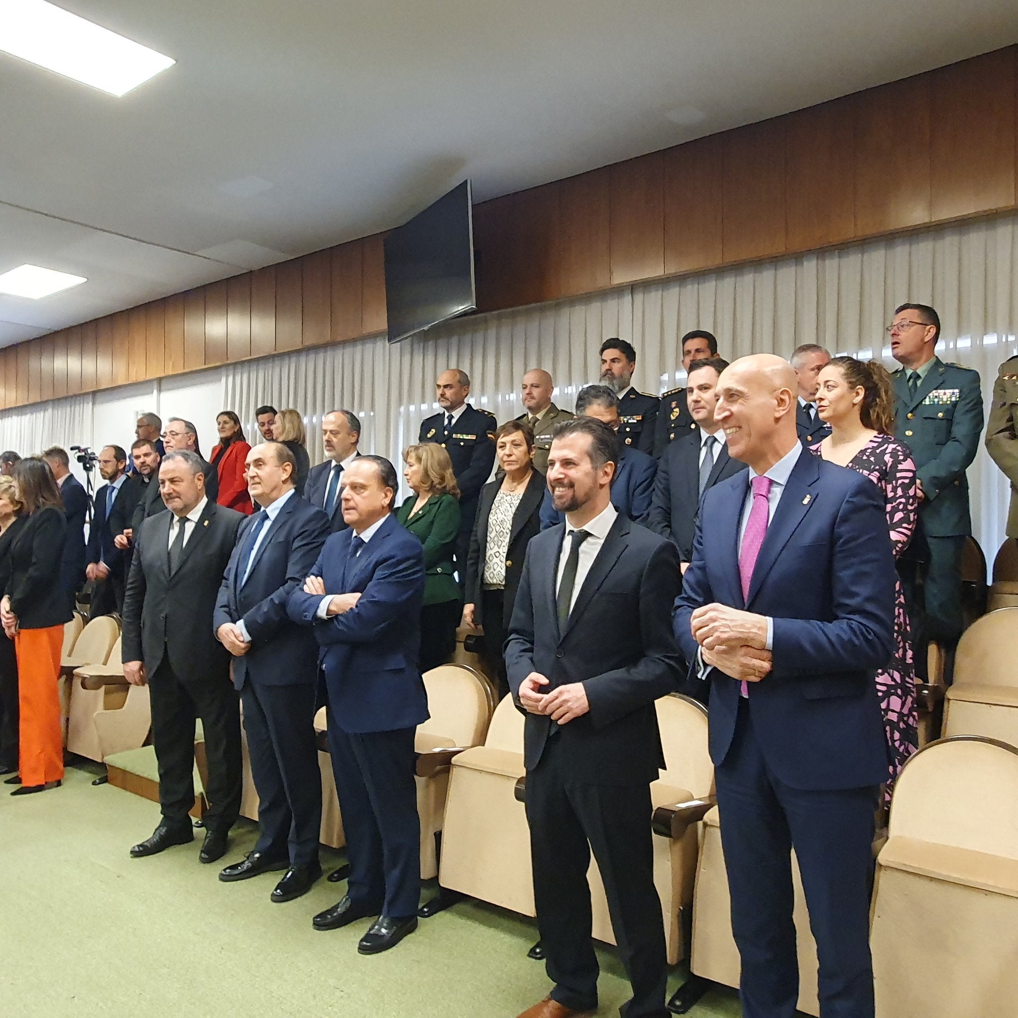 El expresidente del gobierno y exalumno y profesor de la Universidad de León es reconocido como doctor 'honoris causa' en un emotivo acto que marca «una de las páginas más satisfactorias en mi biografía política y personal». «Un país es lo que sin sus universidades. Si investigan y trabajan ese país tiene garantizados su futuro, y eso es lo que hace la ULE».