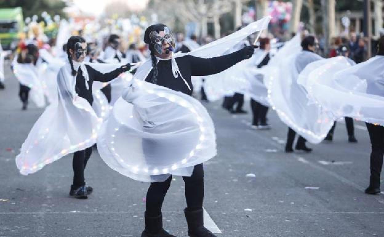 Imagen de un desfile de carnaval.