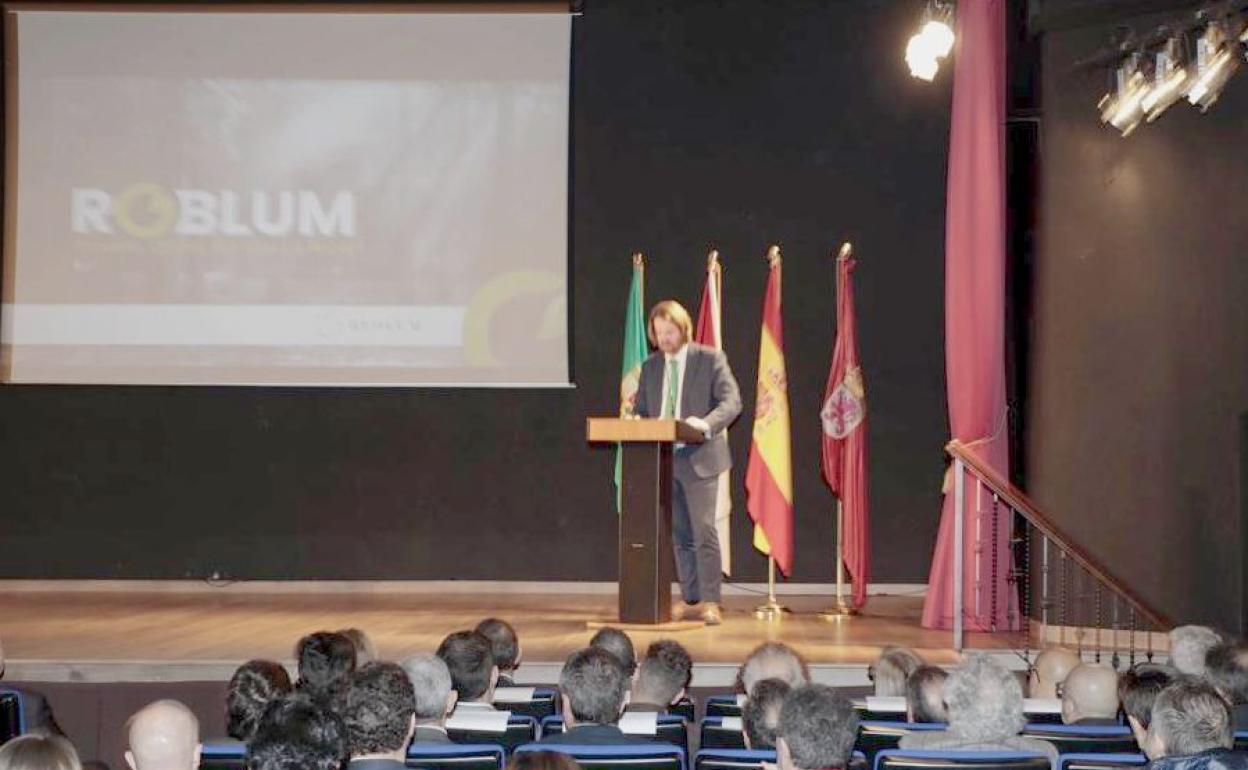 Un instante de la presentación del proyecto Roblum para la localidad de La Robla. 