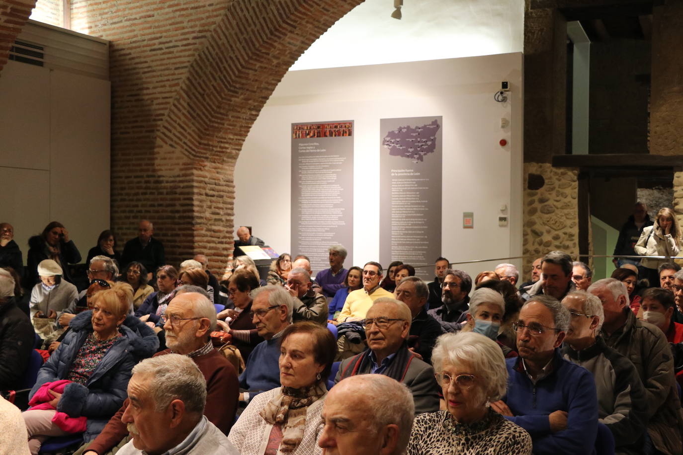 Presentación de Pucheros y Zurrones. Gastronomía en el Camino de Santiago, de Tomás Alvarez 