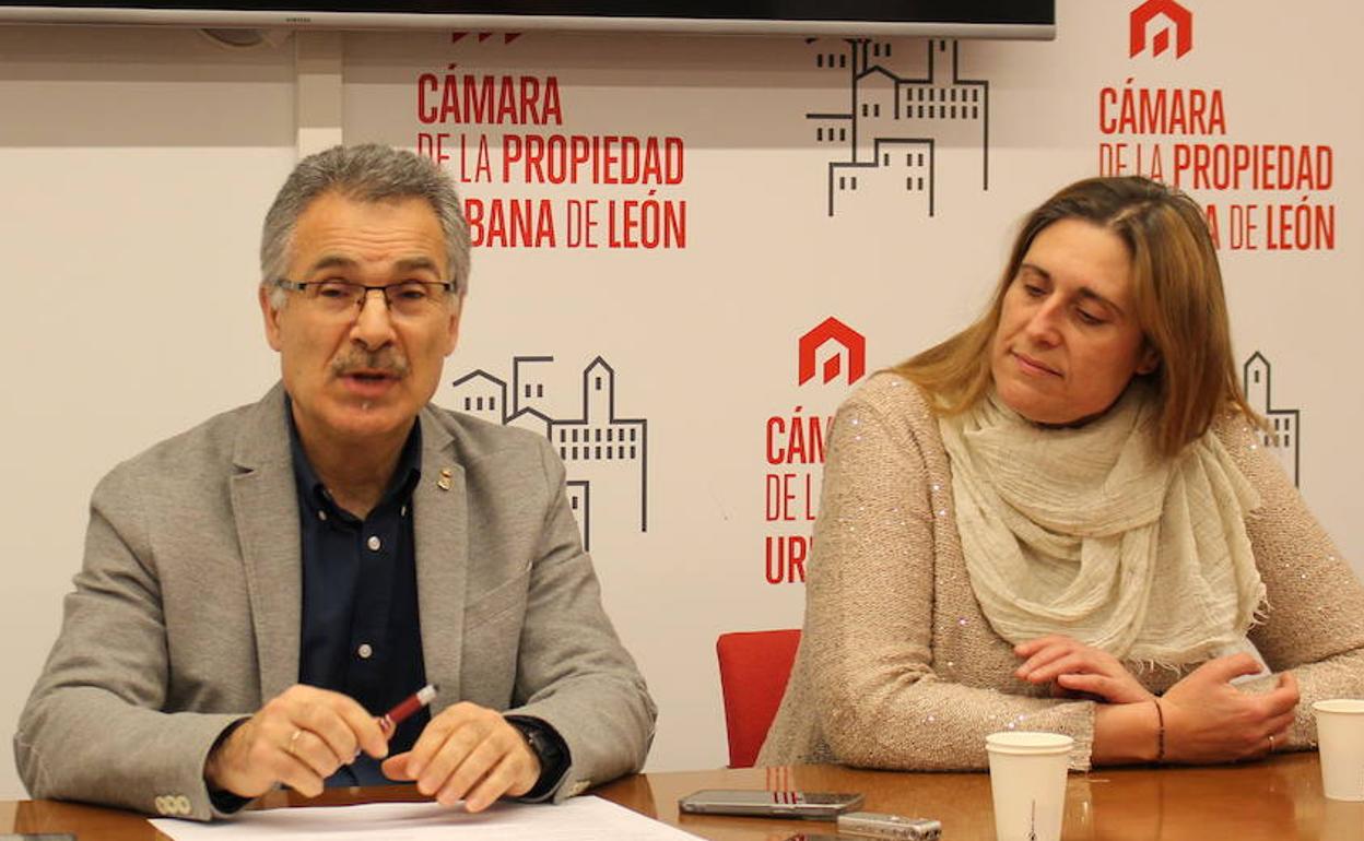 Nicanor Pastrana junto con Camino García anuncia la integración del primero en Alantre. 