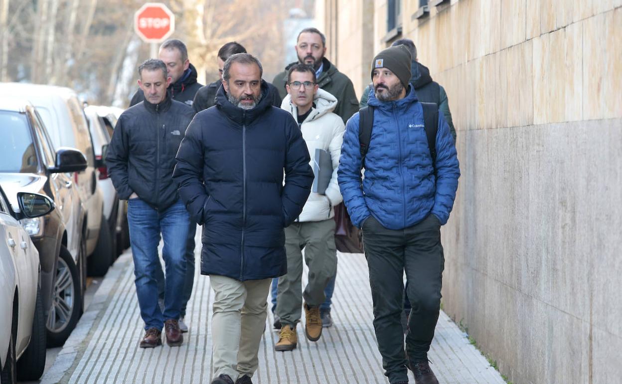 llegada de un grupo de acusados a los Juzgados de León en la mañana de este miércoles 15 de febrero. 