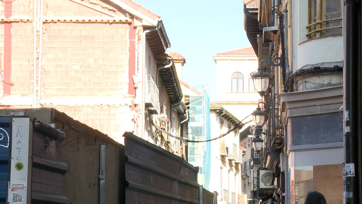 Patrimonio espera la respuesta del Ayuntamiento de León tras autorizar al arquitecto que se derrumbaran tres fachadas de La Rúa.