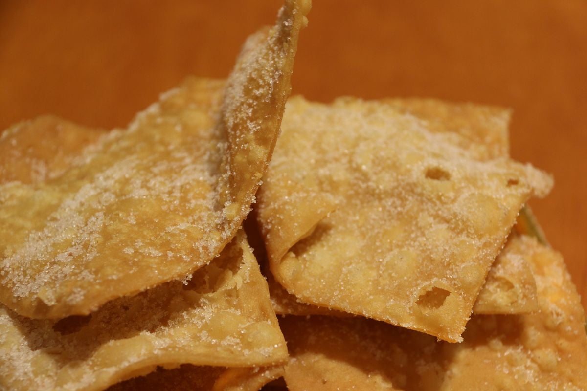 Las confiterías de la ciudad se llenan durante estos días de los dulces más típicos de carnaval.