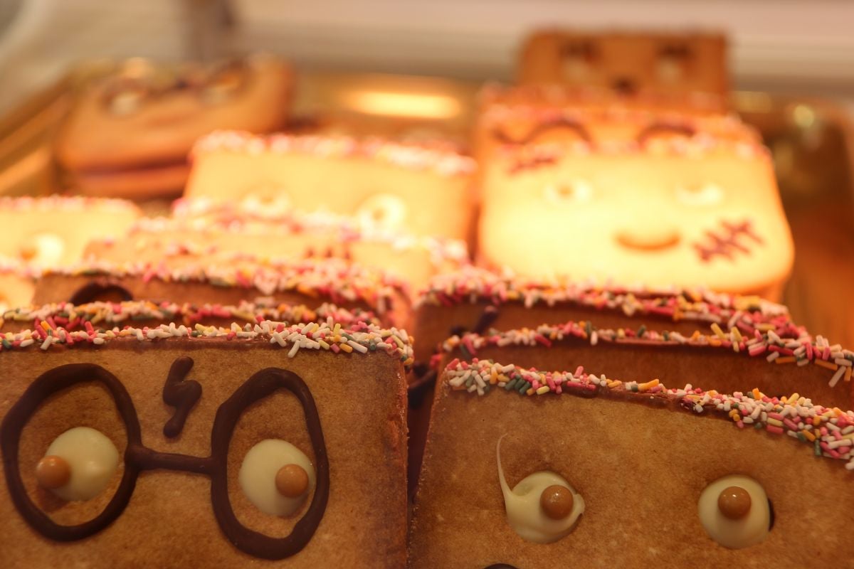 Las confiterías de la ciudad se llenan durante estos días de los dulces más típicos de carnaval.