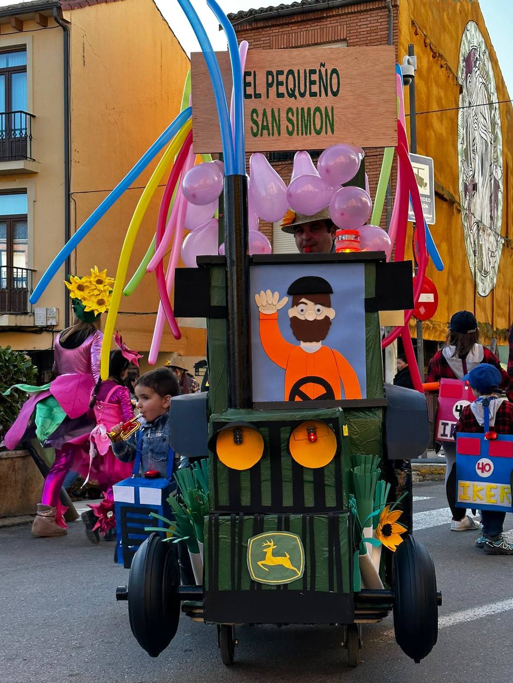 La localidad facundina ha celebrado su tradicional desfile de carnaval donde no han faltado los disfraces más originales y sin olvidar los clásicos.