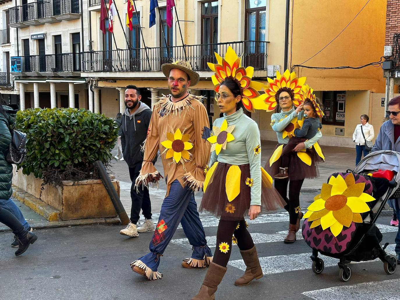 La localidad facundina ha celebrado su tradicional desfile de carnaval donde no han faltado los disfraces más originales y sin olvidar los clásicos.