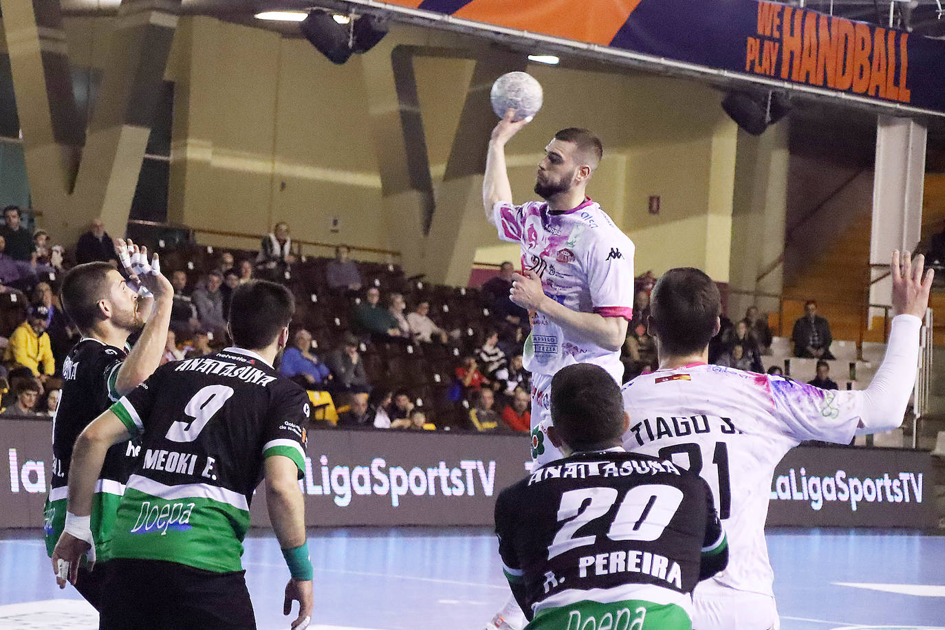 Partido disputado en el Palacio de los Deportes