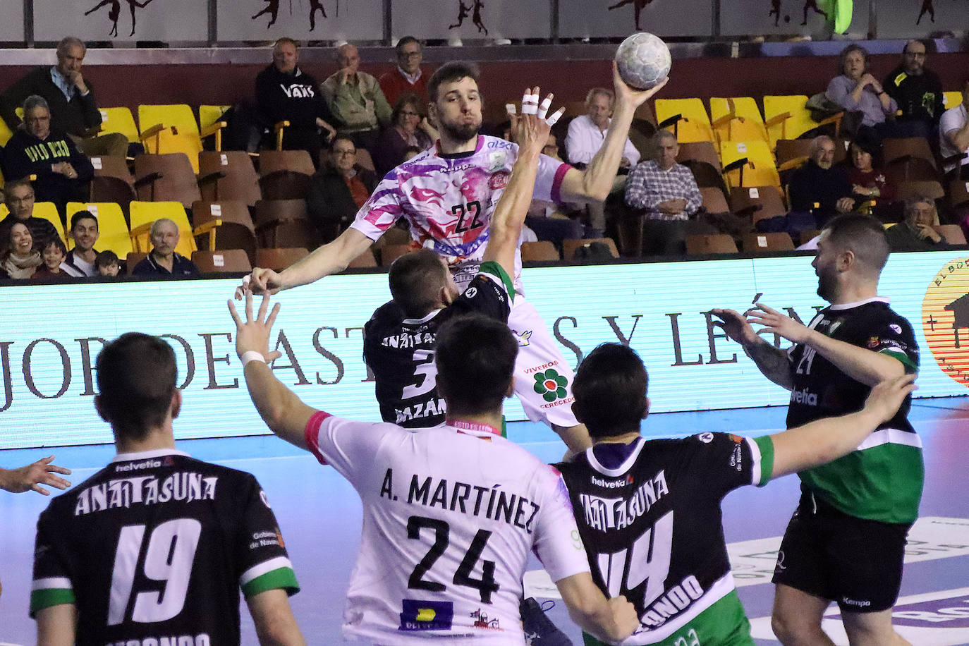 Partido disputado en el Palacio de los Deportes