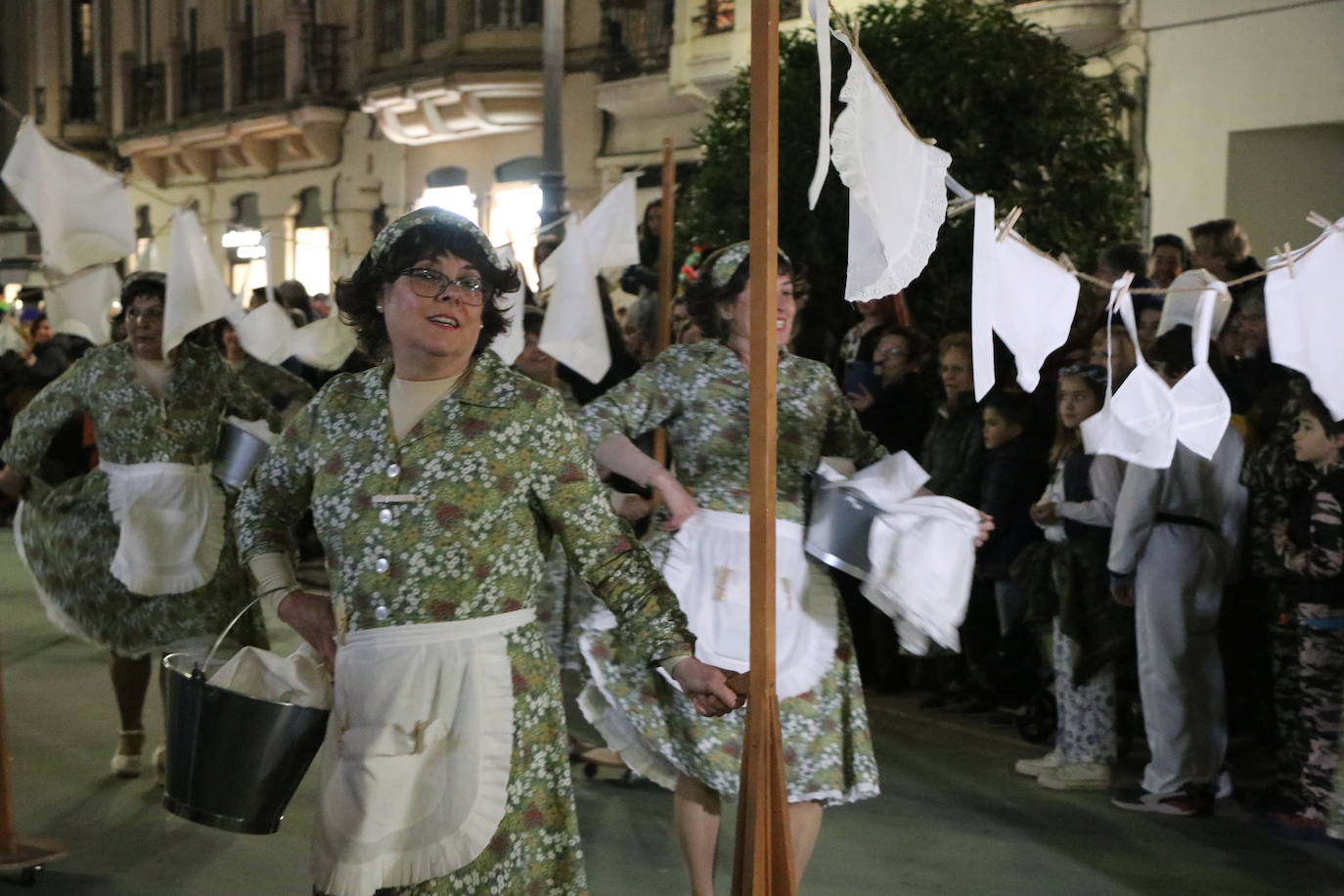 La mayor asistencia que se recuerda a una cabalgata en la capital llena de color y alegría las calles de la ciudad.