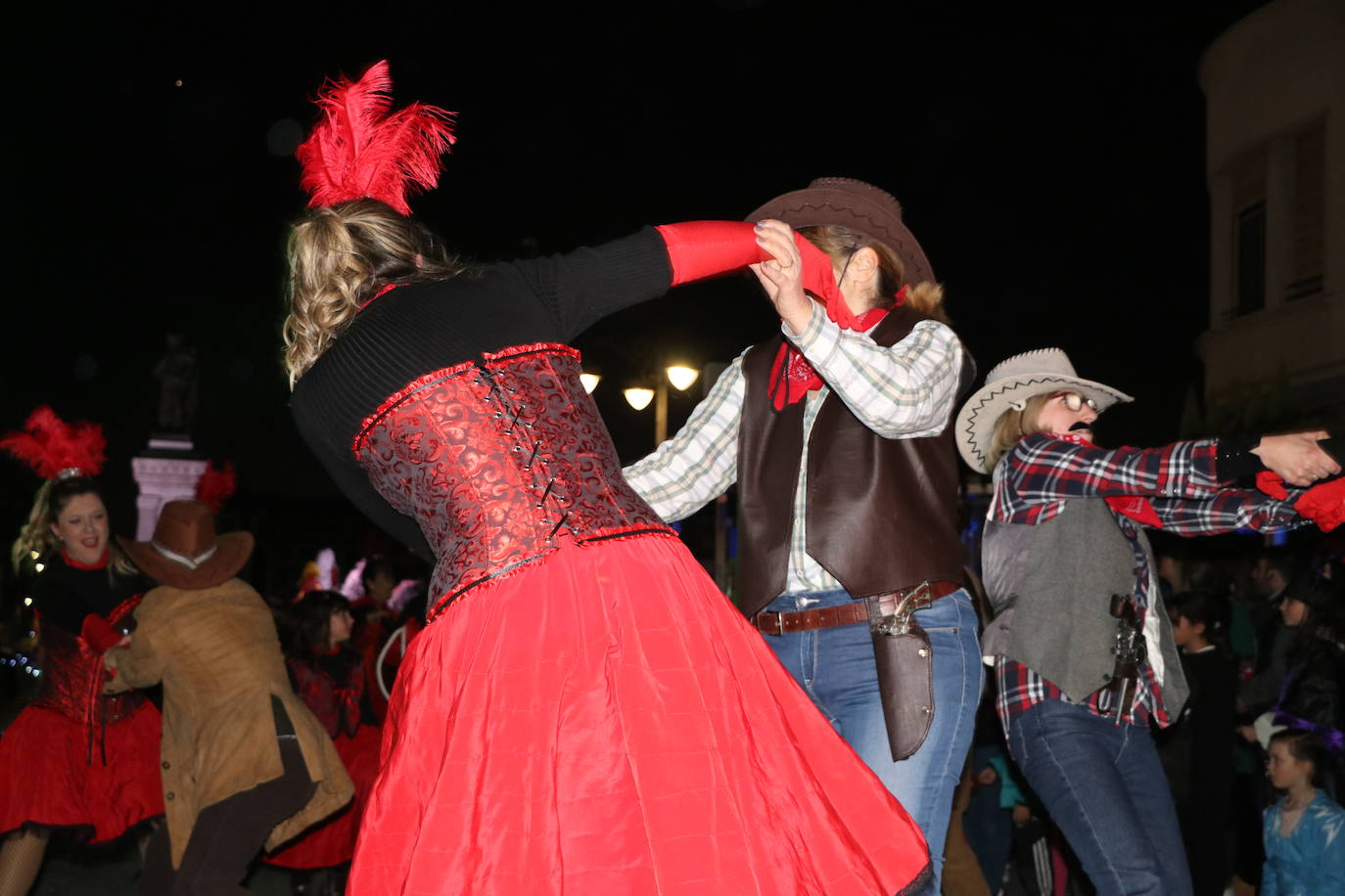 La mayor asistencia que se recuerda a una cabalgata en la capital llena de color y alegría las calles de la ciudad.