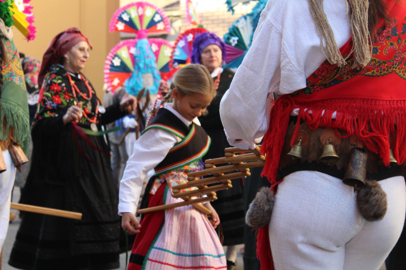 Cimanes del Tejar ha celebrado una de sus fiestas más enraizadas, el antruejo más tradicional