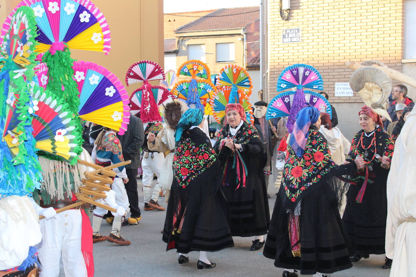 Cimanes del Tejar ha celebrado una de sus fiestas más enraizadas, el antruejo más tradicional